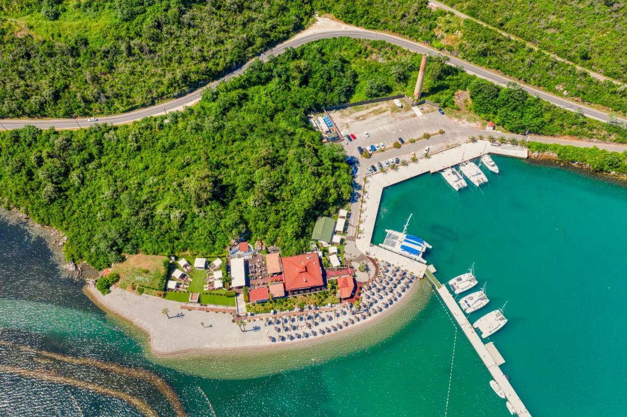 Aquata Apartments Tivat Bagian luar foto